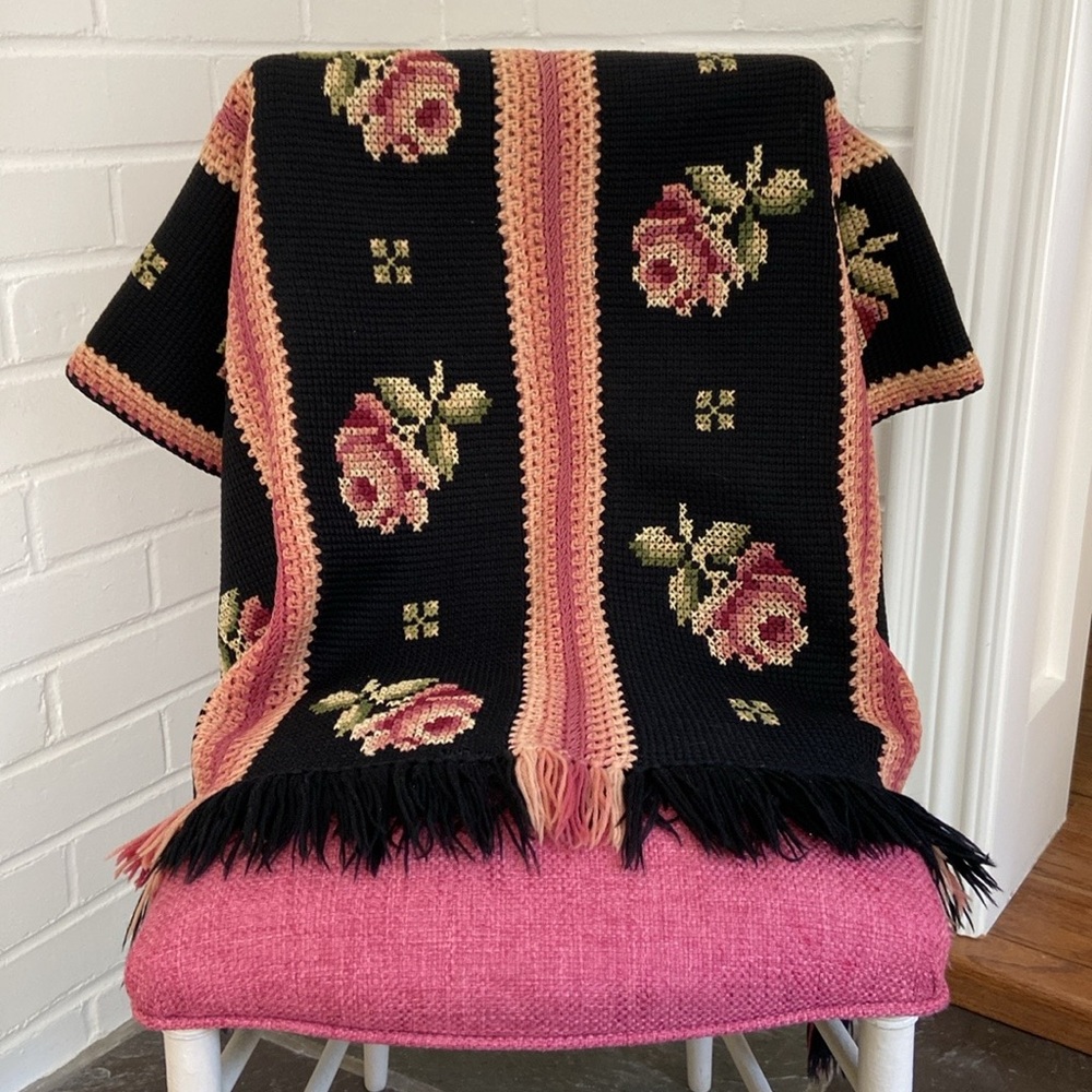 Classic Rose Design Knitted With Cross-stitch Overlay Throw Afagan Blanket Shaw - Picture 2 of 8